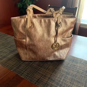 โ๏ธSOLDโ๏ธMK Signature Rose Gold Bag